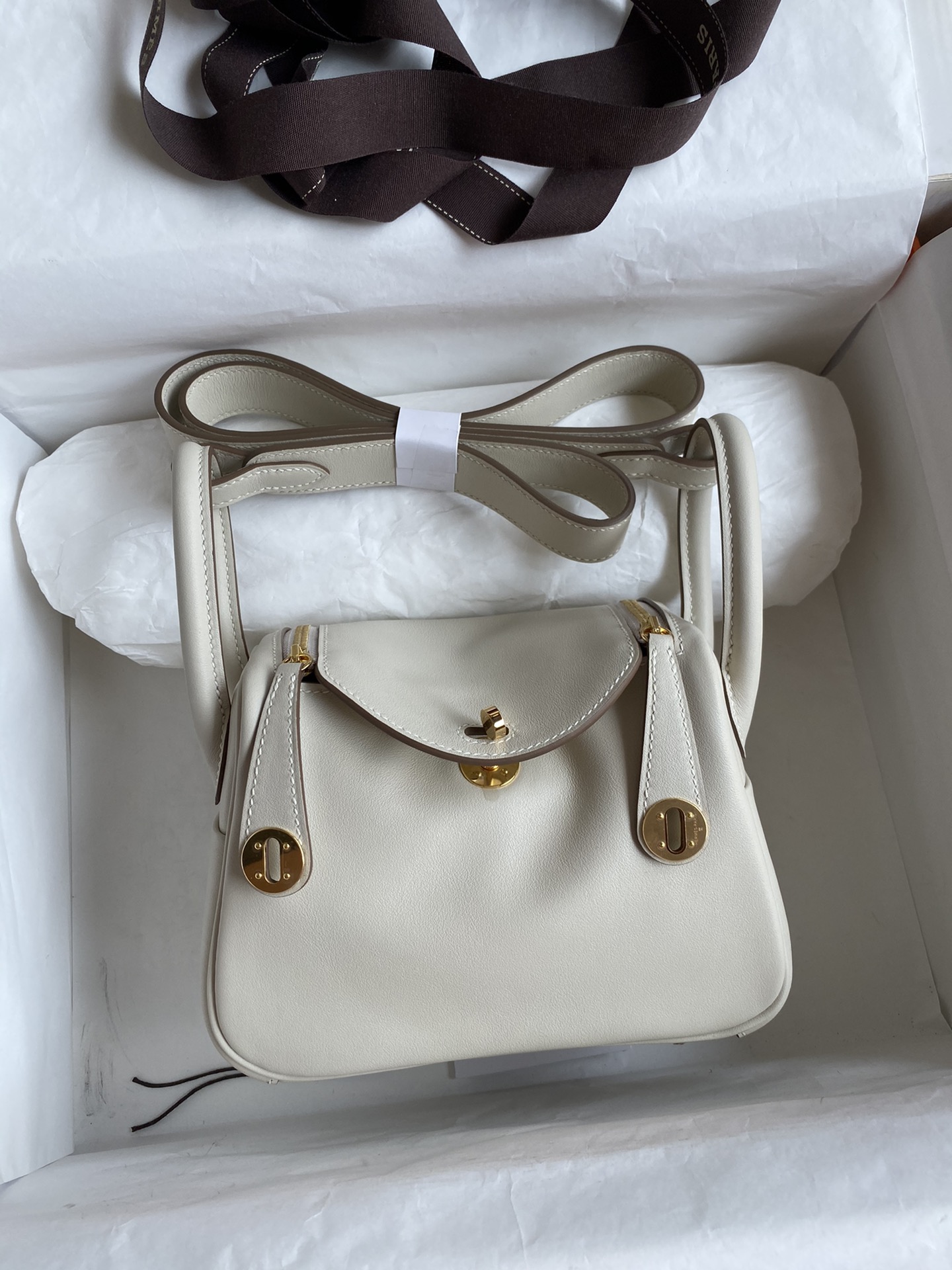 Hermes Lindy 26cm Handbag Shoulder Bag In White Swift Leather